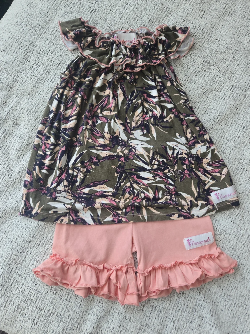 FlowersakGirls Peach Short Set W/ Zipper Front Hoodie.. Red Lips Top & Pants Set